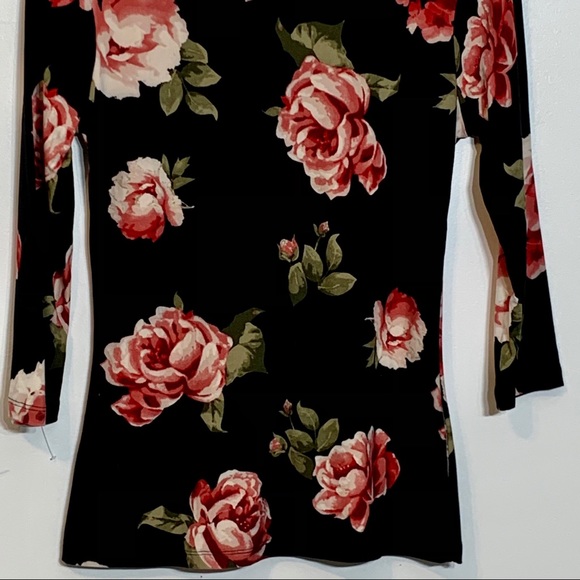 NWOT V-Neck Choker Floral Rose Print Black Top - Picture 7 of 8